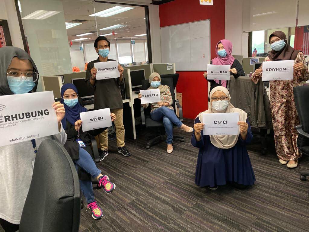 tiiarvroslvn88's tweet photo. @adibahnoor We are Customer Service at Contact Centre 😊 #posmalaysiacontactcentre #backliners #kitajagakita https://t.co/kmyiPE2nCp