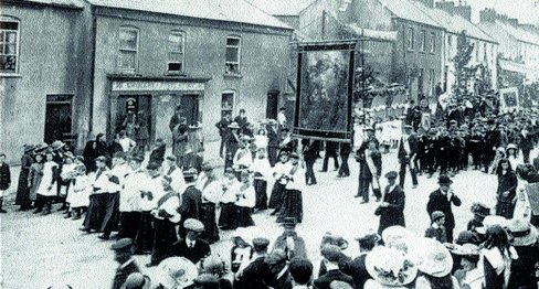 The Limerick Jewish Pogrom of 1904 is well-known. The local Jewish community lived in the Wolfe Tone area of the city. The story fascinates me and I think that the street deserves a commemorative plaque. More info here:  http://www.patrickcomerford.com/2017/07/a-hidden-cemetery-tells-story-of.html and here:  https://www.rte.ie/radio1/doconone/2016/0119/761278-incidents-in-colooney-street-limerick-jews-in-1904/