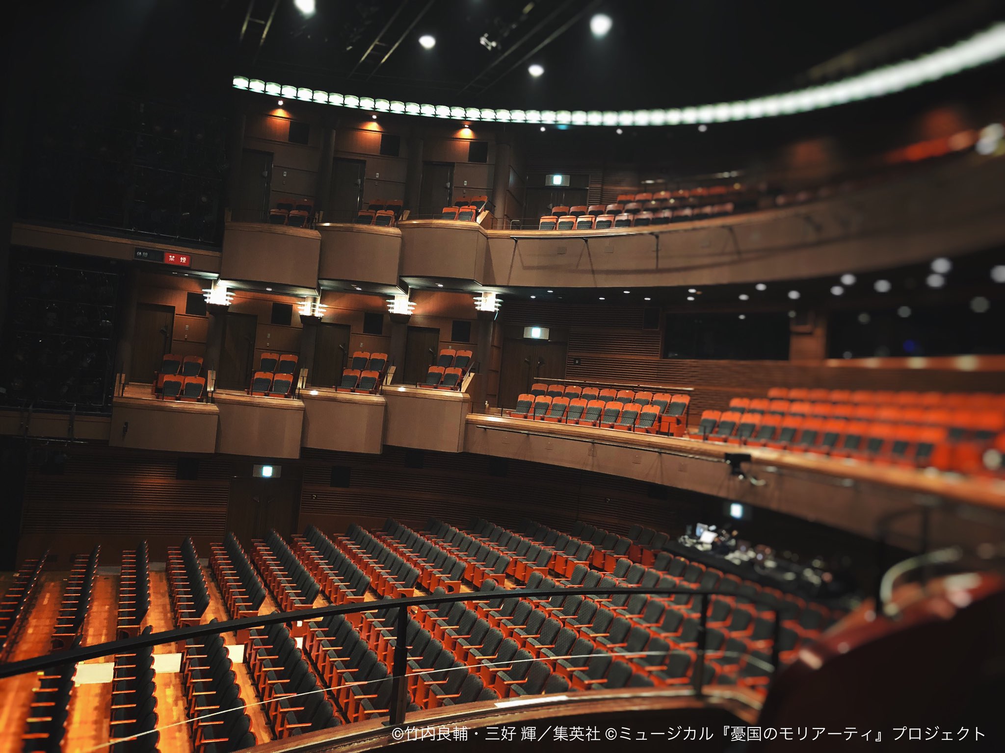 ミュージカル 憂国のモリアーティ 銀河劇場で上演した東京公演では 二階のボックス席から登場していたアルバート 突然現れたアルバートに驚かれたお客様も多かったのではないでしょうか モリミュ おうちでモリミュ ミュージカル 憂国のモリアーティ 銀河劇場で上演した東京公演では 二階のボックス席から登場していたアルバート 突然現れたアルバートに驚かれたお客様も多かったのではないでしょうか モリミュ おうちでモリミュ