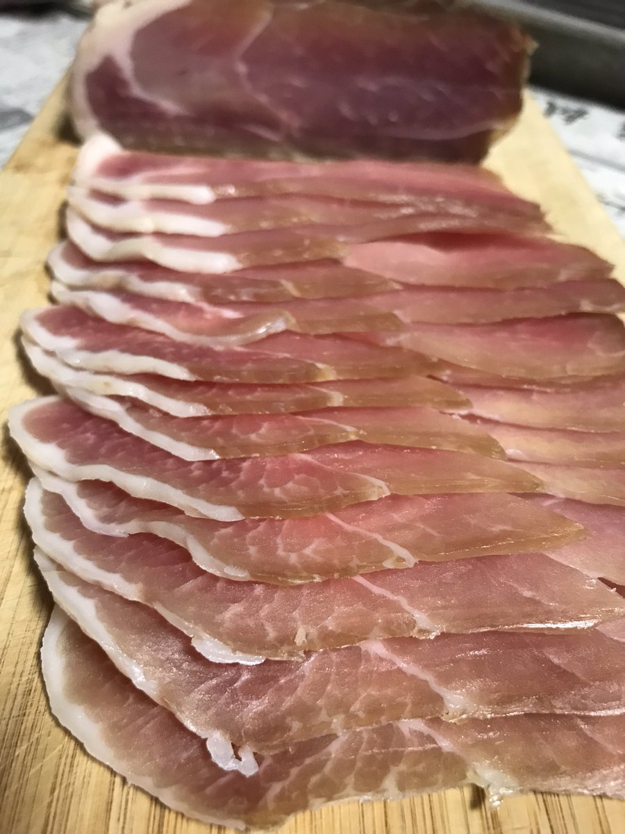 lucifer2946's tweet image. 生ハム作った❣️
ちょっと酒が進む塩加減だわwww
#おうち時間 #生ハム #rawham
