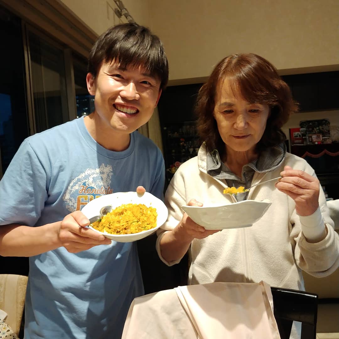 It's Mother"s Day😍🌹
一曲捧げときました。いや、、４曲ぐらい(^_^)v❗焼き飯も作ってあげました。今日ぐらいね、ゆっくりしてもらって😃
#お疲れ様です
#音楽してるとき一番いい顔してるって
#うれしないんかな
#せめてチャーハンは
#itsforyou