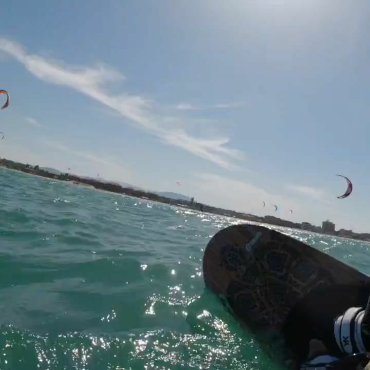 esignoretti's tweet photo. Getting better at this. #hydrofoiling progression. #kitobarding #kitefoiling #kitesurfing https://t.co/kfXtI6fIaO https://t.co/1JfiHKhvEy