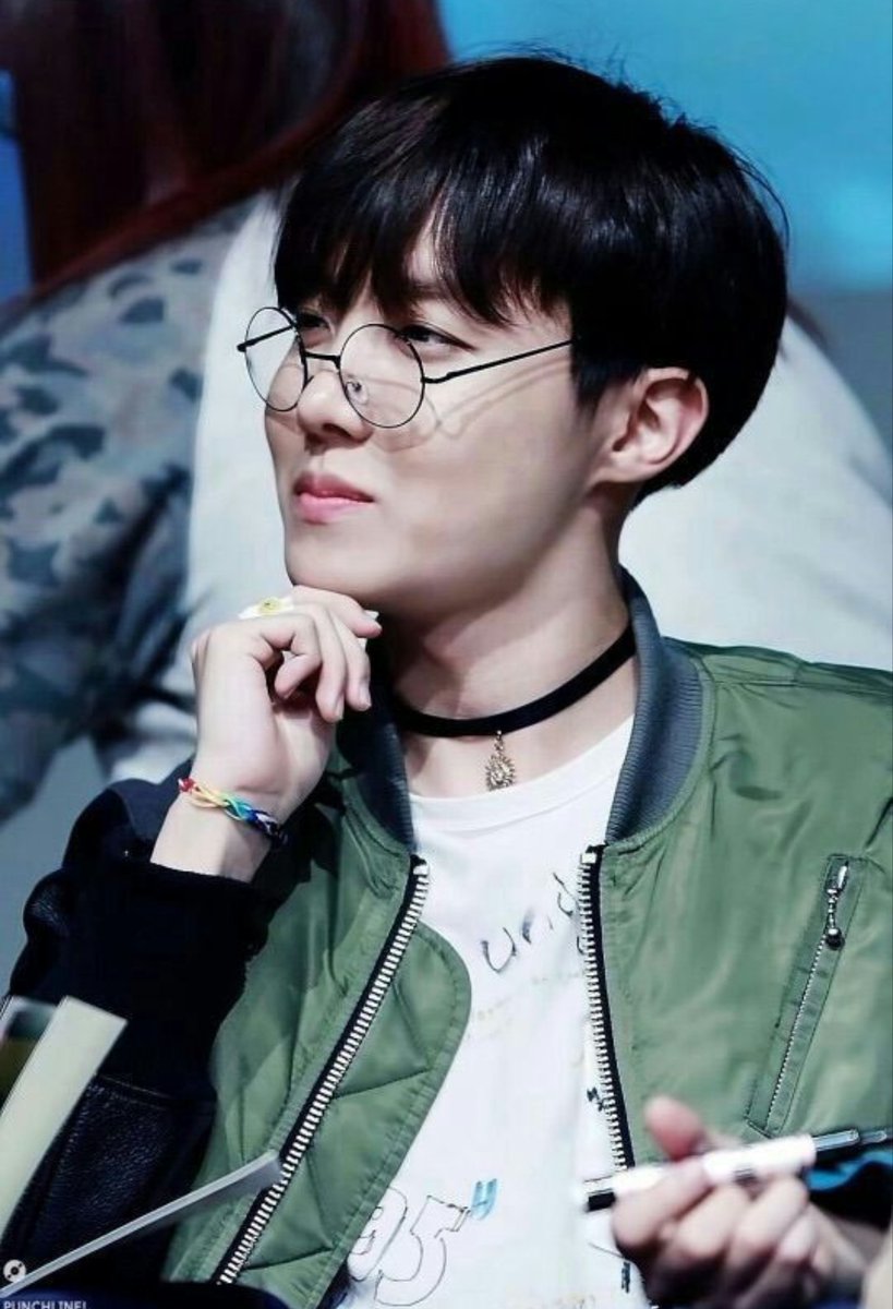 Hoseoks Jawline is enough to cut our throats.