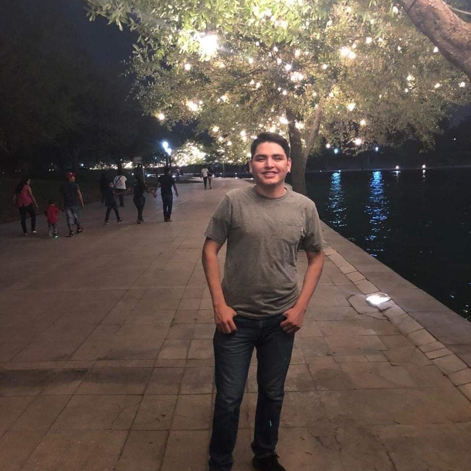 MAngel_21's tweet photo. #NuevaFotoDePerfil https://t.co/vtq0n3v4JB
