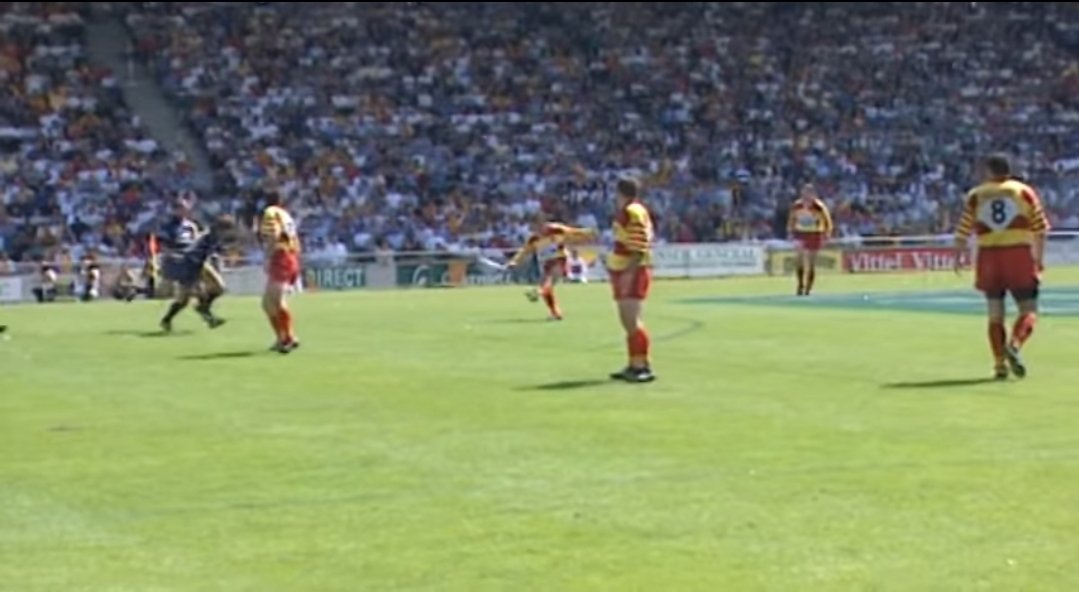 🔙 #OnThisDay 2️⃣2️⃣ years ago
💥 USAP 15 - 13 Colomiers
🏆 ½ finale
🗓 10 mai 1998
📍 Stade des Costières, Nîmes

L'USAP se qualifiait pour la finale du championnat de France grâce à un drop de Laurent Saliès à la 78ème minute! 🔥