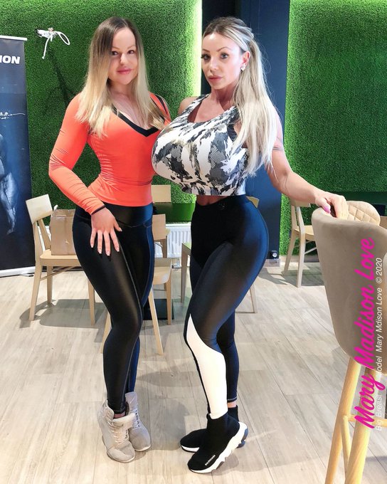 🌸 Hard work at the gym with my friend Sandra at scitec gold fitness club Debrecen💪🏼 #fitness #fitnessmotivation