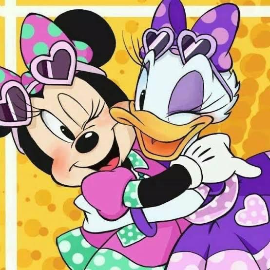 —  @manugavassi and  @rafakalimann_ as minnie and daisy; a thread.