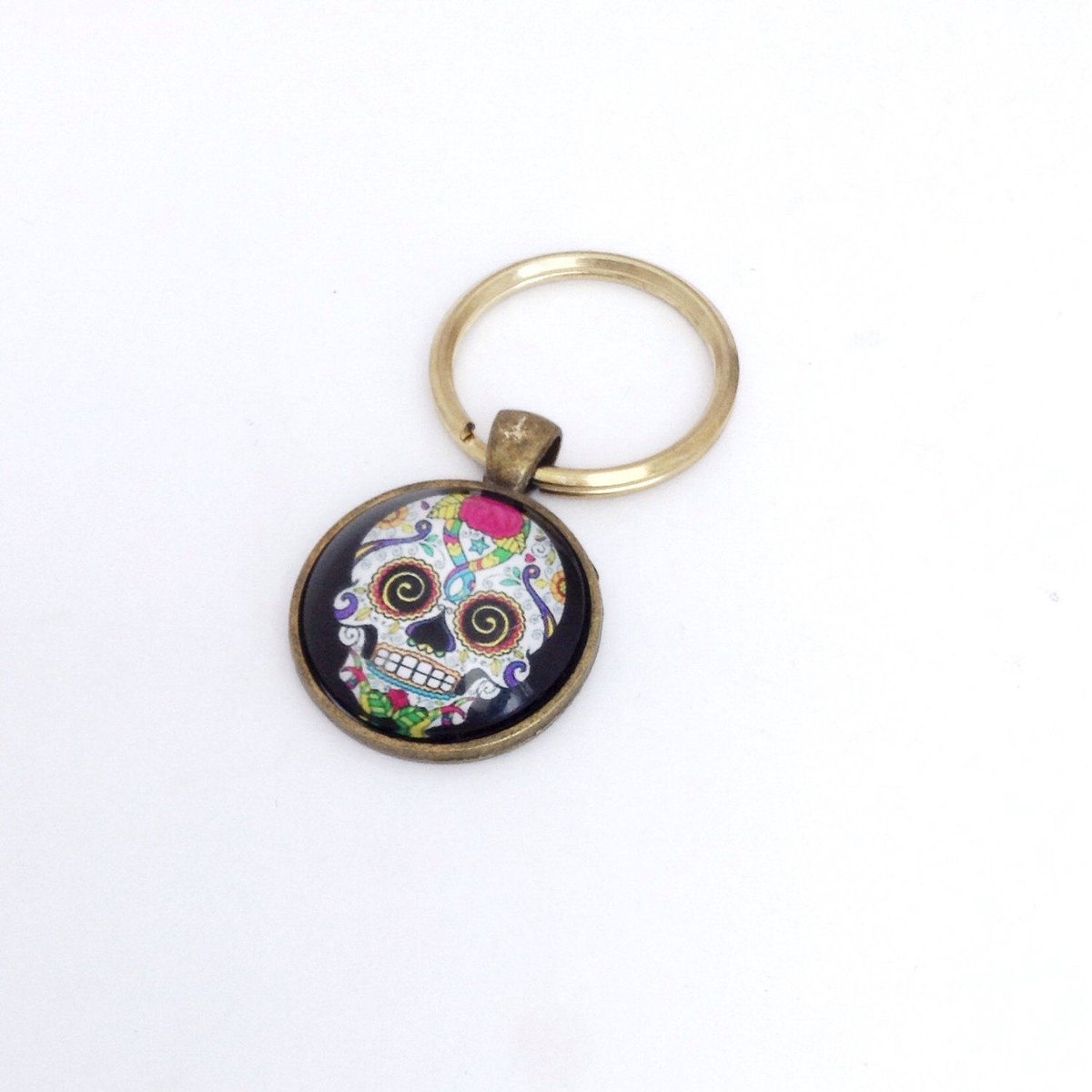 martisanne's tweet photo. Candy Skull Key Ring , Skull Charm, Gothic, Emo keyring, day of the dead charm, Dia de Muertos Keychain, candy skull charm, skeleton key https://t.co/QHIpBpq9ZO #TMTinsta #EtsyTeamUnity #SkeletonKeyChain https://t.co/oiOekIhOZ6