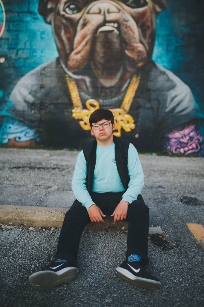 PMHSLitandLearn's tweet photo. I didn’t think I would get to finish senior pics, but DOG-ON-IT, we’re making it happen.
Has there ever been a photo of @elijahcarnez that captured his true essence more accurately? Doubtful. #sheehanigans #manymoretocome https://t.co/nfEWjPaqwO
