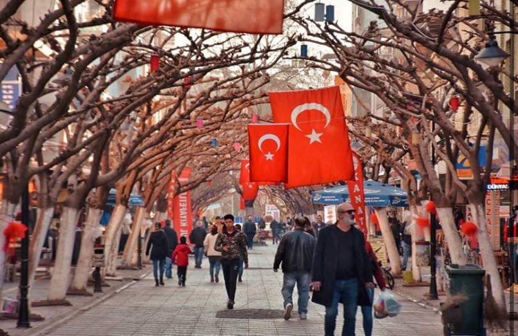 Bir gün hepimiz son kez sevgi yolunda arkadaşlarla tur attık ve kimse bunu farketmedi