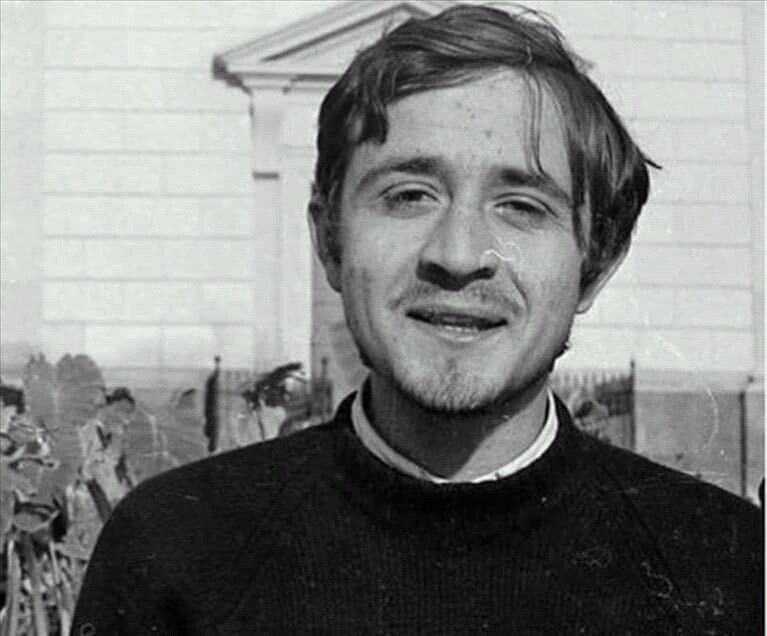 "I miei occhi giacciono
in fondo al mare
nel cuore delle alghe
e dei coralli"
Memoria attiva e di lotta per
#PeppinoImpastato