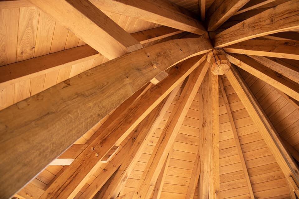 Love the chunks of timber <a href="/Polhawnfort/">𝒫𝑜𝓁𝒽𝒶𝓌𝓃 𝐹𝑜𝓇𝓉</a> new summer house #weddingplanner #wedding #cornwall #summerhouse #ceremony #coastalwedding #kernow #ramepeninsula