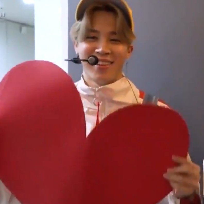 The disappointment on Hobi’s face when Jimin had a bigger heart