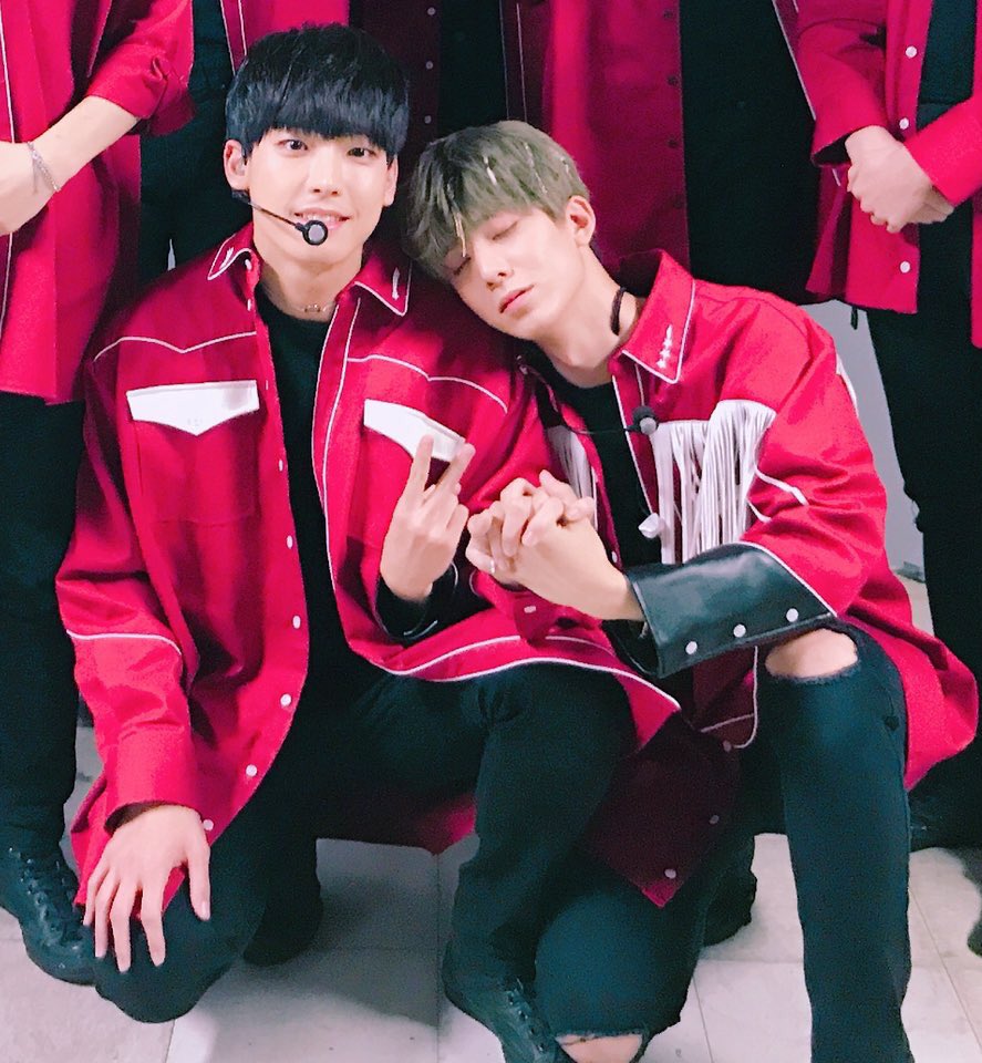 more of mommy inseong and baby hwi @SF9official #HAPPYHWIYOUNGDAY #휘영이가_보고싶어서_5월로_왔어