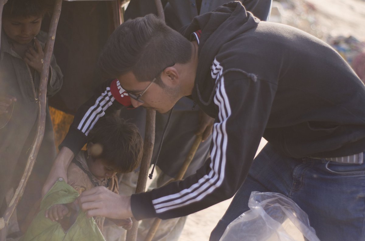 Xiraj110's tweet photo. #HussainTeachHumanity
#HussainInspires
#JacketDrive
@WhoisHussainPak https://t.co/mGAByHwiXj