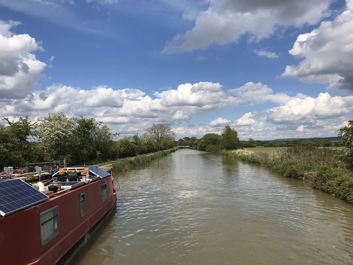Fortunately for our guests, the weather on 10 May last year was decidedly better than it is today and we enjoyed a perfect day for cruising! #virtualcruise2020 #canalcruisememories #kennetandavoncanal #wiltshirecountryside #boatsthattweet #lockdownuk #stayinghome #notcruising
