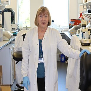 /10 This is Anne Orr. Anne is a highly experienced member of  @CVRinfo’s research support staff and has been helping on a number of  #COVID19 research response projects, including turning her hand to washroom duties. Thanks Anne!  #UniSupport  #ResearchMatters  #TeamScience