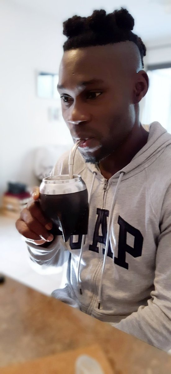 YasOrode's tweet photo. Menos Nigeriano que el mate 🧉😁 #orode #nigeria🇳🇬 #argentina 🇦🇷 @FelixOrode https://t.co/wQ7dh2egsl