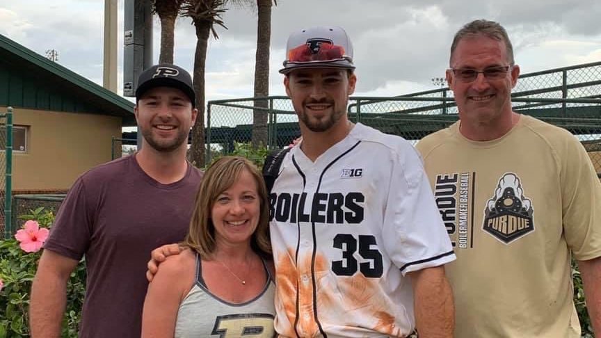PurdueBaseball's tweet photo. More #MothersDay greetings from our Boilers. We enjoy it when Moms can join us @ road games. Thankful for the love &amp; support. #BoilerUp

💐 @JohnnySage32 w/ Mom Diana
❤️ Ben @bNisle10 w/ Mom Michelle &amp; Family
🌺 Ryan @r_Howe13 w/ Mom Kirsten
💖 Milo @m1Beam w/ Mom Nellie &amp; Family https://t.co/NduJen1Zxe
