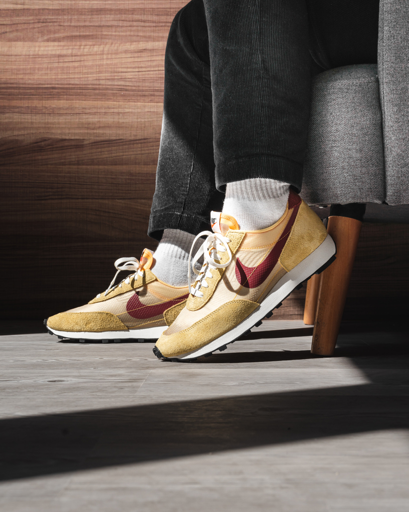 nike daybreak sp on feet