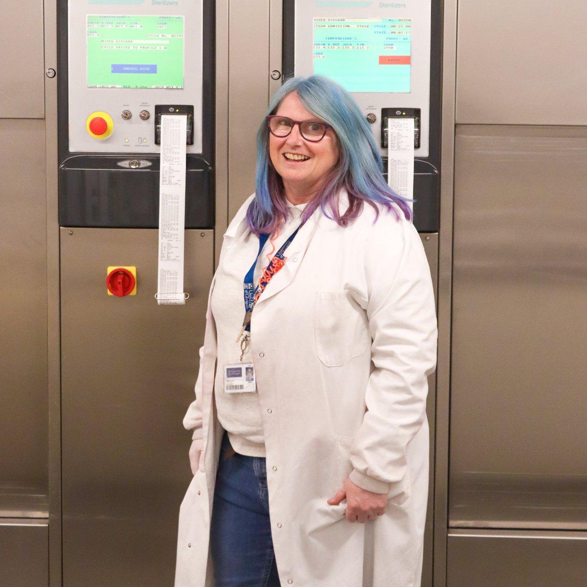 /15 This is Sharon Mackay. Sharon is usually found in our insectaries but she also knows her way around an autoclave and so has been helping to deal with the waste management for our  #COVID19 research response. Thanks Sharon!  #UniSupport  #ResearchMatters  #TeamScience