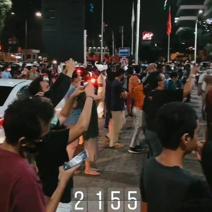 margianta's tweet photo. ❌ violate social distancing to protest
❌ violate social distancing for work
❌ violate social distancing for fam &amp; folks
✔ violate social distancing to say goodbye to a 29 year old fast food artefact https://t.co/lFFl6J1XuH