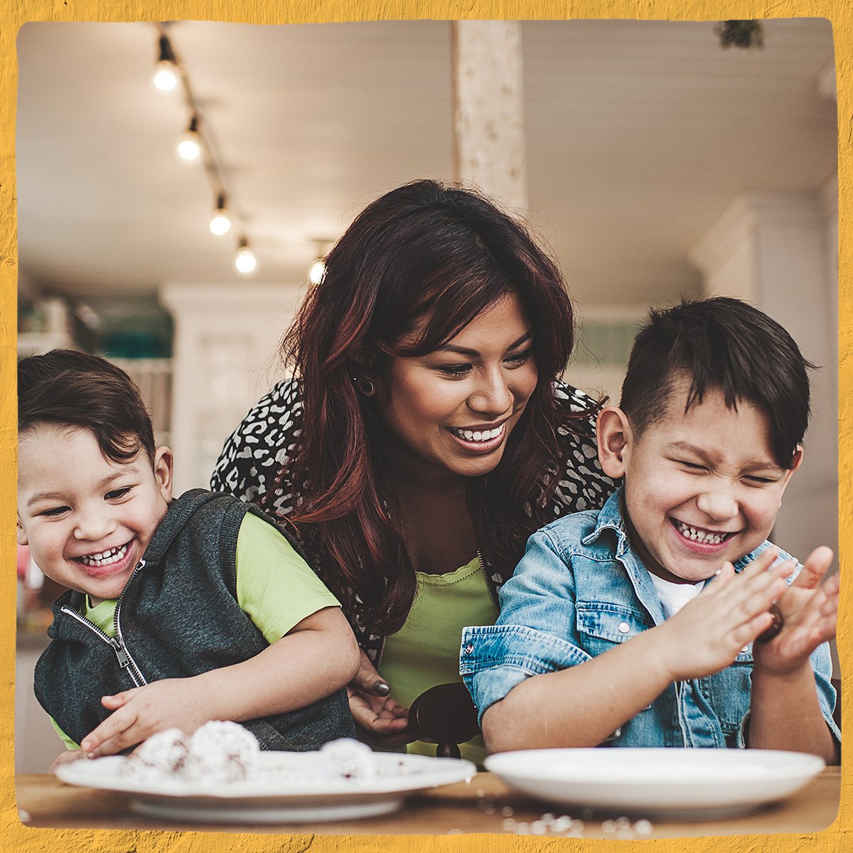Today, we honor all the strong, proud mamás who come in all forms throughout our lives. Thank you for the delicious memories, meals y momentos juntos. #Familia #DiaDeLasMadres #MothersDay #ThankYouMom #LALAfoods #LALA