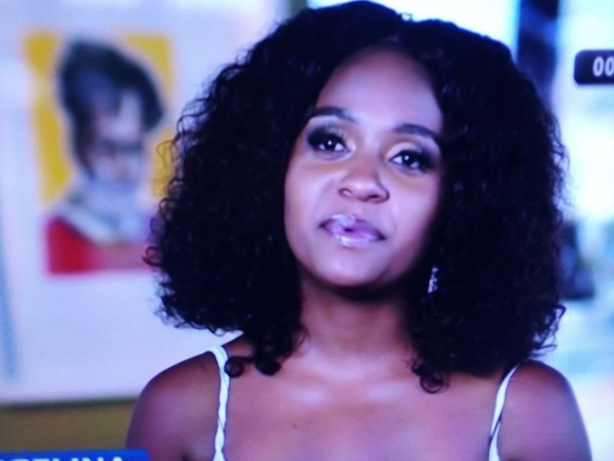 Diegochuene's tweet image. Retweet if you agree she's rude #DateMyFamilly