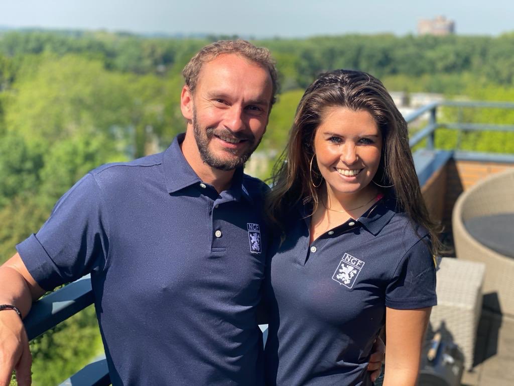 Golfnl's tweet photo. Als een van de eersten toonden @joostluiten &amp; @jane_lancaster zich enthousiast over de steunactie van de @NGF_ voor de golfbanen en - clubs en kochten een #supportervangolf polo. Wil jij er ook één? Ga naar https://t.co/O4agZFFypM 
#ngf #footjoy #nvg https://t.co/96wGENX1f0