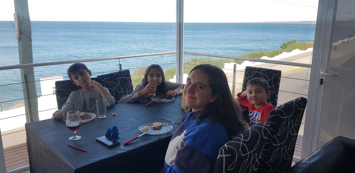 Sebaleal's tweet photo. Ayer milas con arroz !!!  Manu, Cati ( sigan en tik tok @cata_leal20 ), Sofi y Santi desde Las Grutas #sebaleal #yomequedoencasa @todonoticias https://t.co/CNLooYcfQE