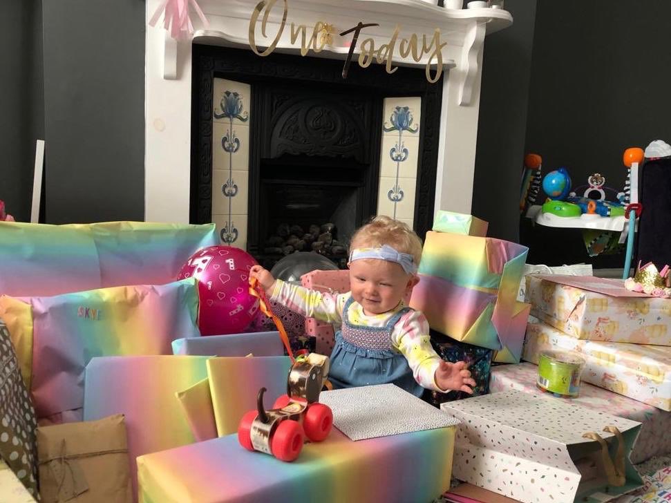 MissHodgson1's tweet photo. Happy 1st Birthday, Skye Joan. We love you so, so much. Thank you to everyone for the beautiful cards and gifts. #mybabyisone #youareloved #happybirthday #SkyeJoan https://t.co/poobeyeHKH