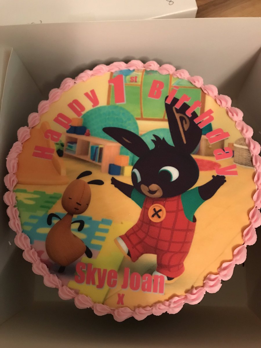 MissHodgson1's tweet photo. Happy 1st Birthday, Skye Joan. We love you so, so much. Thank you to everyone for the beautiful cards and gifts. #mybabyisone #youareloved #happybirthday #SkyeJoan https://t.co/poobeyeHKH