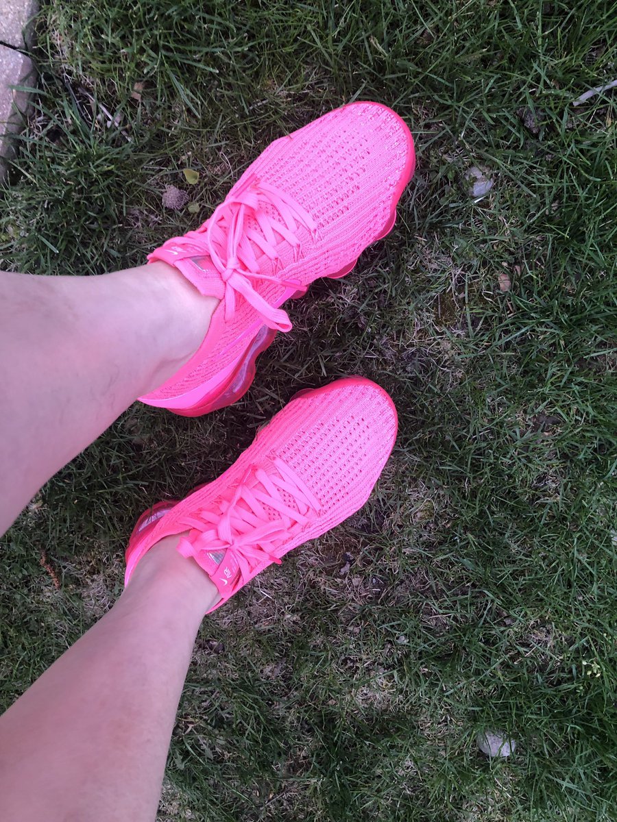 digital pink vapormax flyknit 3