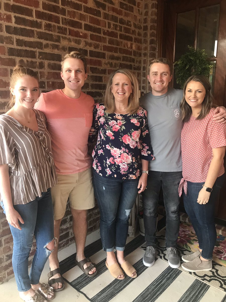 michaelkperk's tweet photo. Always fun to be with this crew. Loved celebrating @mjrrperk last night for Mother’s Day. She is a great mom and wife. She was truly born to be a mom. https://t.co/ahkg54009y