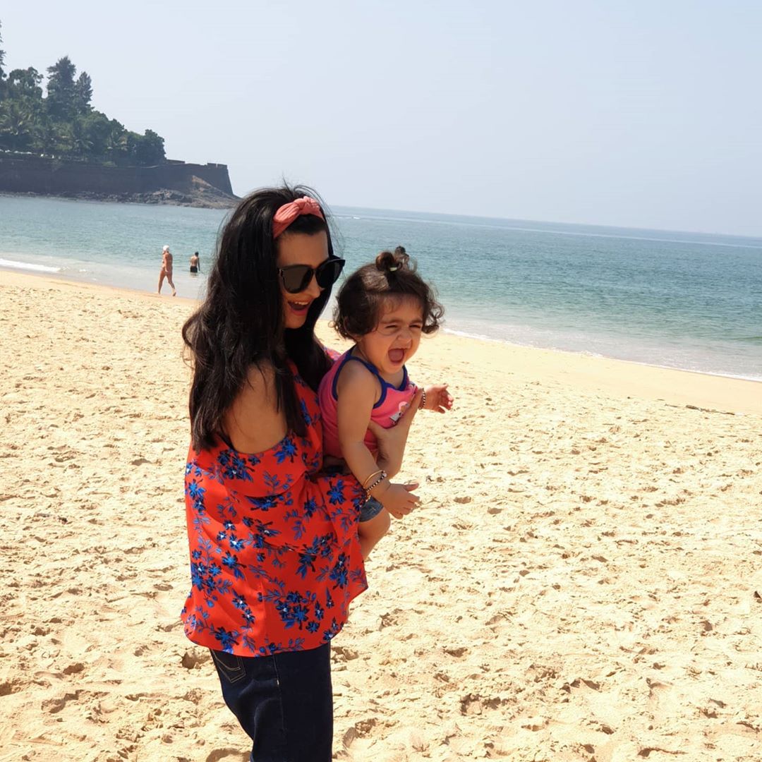 yashfanmahi's tweet photo. Happy mothers day to all the lovely mothers out there 😋😋❤
@RadhikaPandit7 @TheNameIsYash #thenameisYash #sayhellotorockingbaby #Ayra #HappyMothersDay https://t.co/nLitcjTtQK