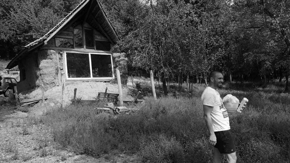 Herkes 'dışarı' çıkmak isterken o 'içeri' girmeyi tercih etti.

Atletizm Milli Takımı'nın eski antrenörü Nikola Boric'in sıra dışı yaşamı üzerine yazdım.

🔗 bit.ly/2YKyhtg