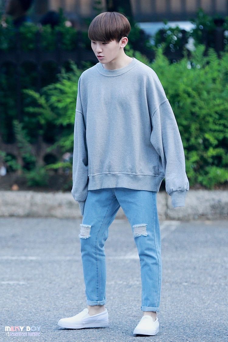 A thread of Jihoon with sweater paws because my mans 5’4 and needs some assistance because his sleeves are always too dang long   #seventeen  #Jihoon  #woozi