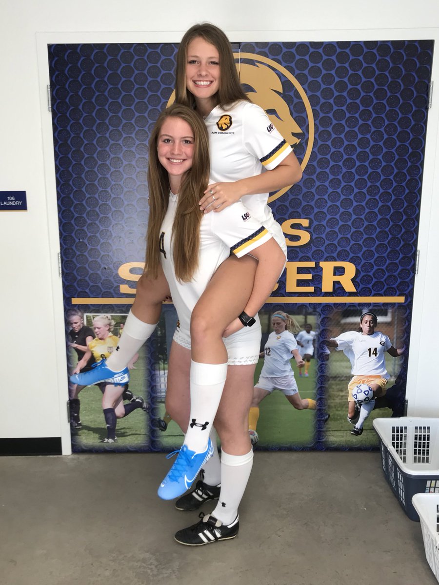 lolo_shaw's tweet photo. Happy birthday to my best friend and the best roommate I could ask for! I hope you have a wonderful day. Love and miss you bud 💗 @ALCave01 https://t.co/xkkeOl9l0f