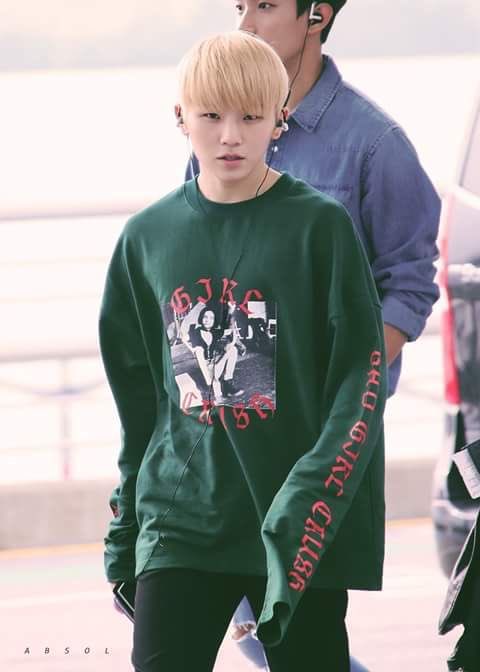A thread of Jihoon with sweater paws because my mans 5’4 and needs some assistance because his sleeves are always too dang long   #seventeen  #Jihoon  #woozi