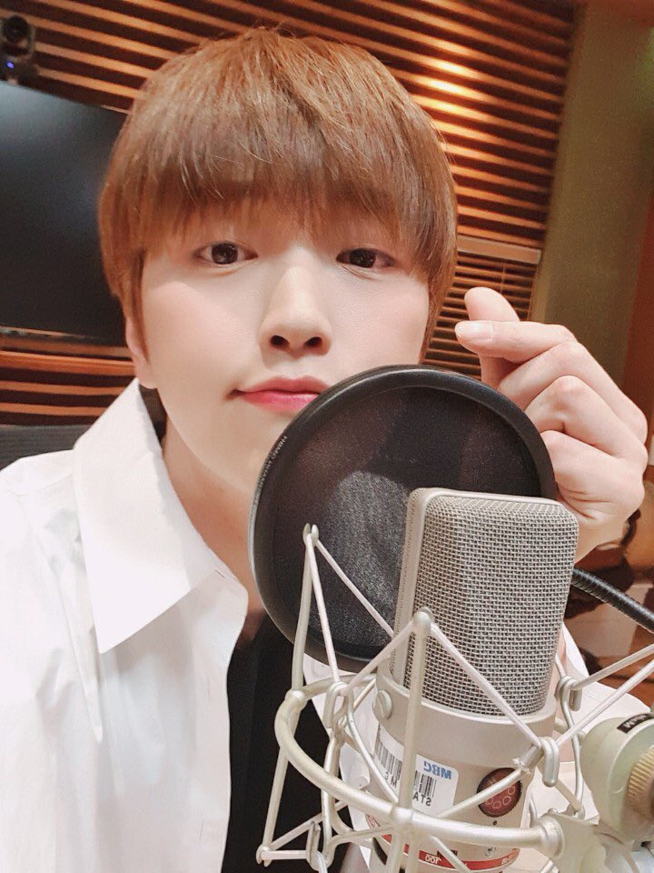 _B1A4OFFICIAL's tweet photo. [#B1A4air▶️] 오늘은 매일 밤 하루의 마무리를 책임졌던 별밤지기 #산들 의 마지막 방송입니다. 아쉽지만 그동안 수많은 밤을 빛내주었던 산들에게 박수를 보내며 잠시 후 10시 5분, 'MBC 표준FM 산들의 별이 빛나는 밤에' 마지막까지 꼭! 함께해주세요🥺✨

#B1A4 #SANDEUL https://t.co/aHnpfBsbST