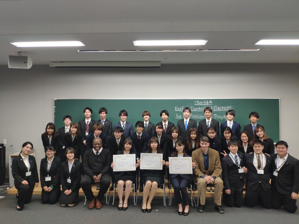 ressspeech926's tweet photo. 【学長杯🏆】
龍谷大学が主催する全国大会です！
予選と本選があって、予選を勝ち抜いた上位2名が本選に出場します🥳
本線では、全国からスピーカーが集まります。かっこいいスピーチが聞けちゃいます🥰
スピーチセクション員は皆この大会に向けて日々活動頑張っています💖 https://t.co/o65Wkj3jFy