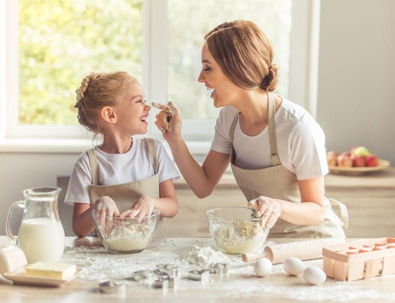mutbex's tweet photo. Sevgiyi, Umudu, ve Hayatı eve sığdıran, o kocaman yürekli tüm annelerin, anneler günü kutlu olsun. 💐 🌻 🌞 🙏 #annelergunu #motherday #hayatevesigar #evdekal #mutbex https://t.co/nySPBnndvP