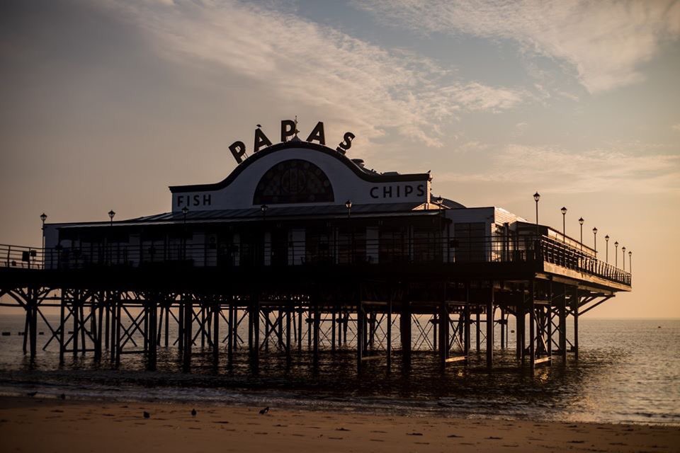 JamesSnapz's tweet photo. Took a visit to Cleethorpes yesterday morning to get the sunrise. Wasn’t disappointed #cleethorpes #ilovecleethorpes #pier #sunrise https://t.co/kbSMi0jVhT