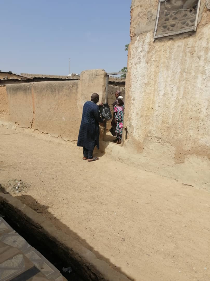 Contact_Cora's tweet photo. Yesterday, some of our representatives distributed some palliatives at dorayi, gwale LGA of Kano state. #StayAtHomeSaveLives #HelpFlattenTheCurve https://t.co/XFkBOd9z9L