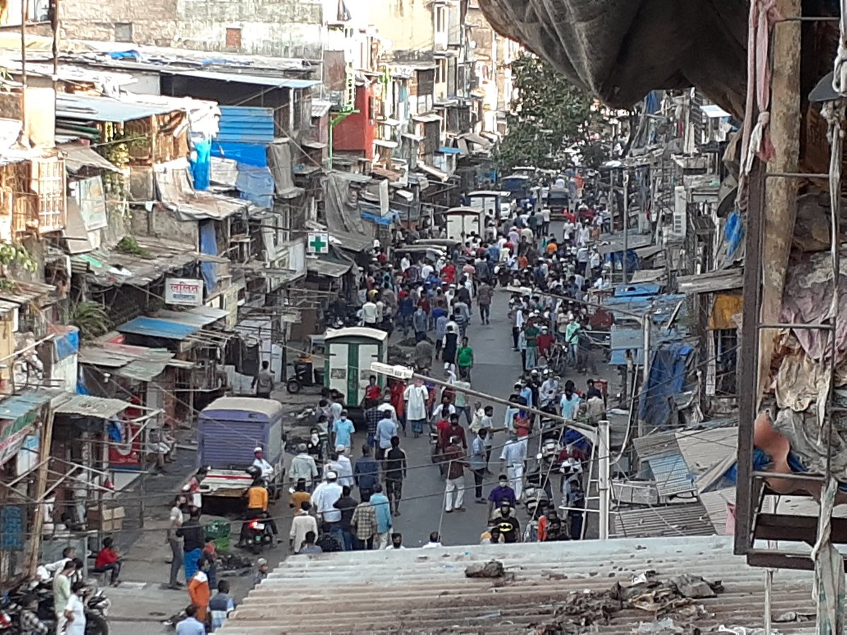 tikJai2's tweet photo. Is this the way #lockdown should be?
Its 6.15pm at #kherwadi  #Bandra where people should be in their roofs but picture says it all!
Request to take necessary action asap!
@mybmc @CMOMaharashtra @PMOIndia @zeeshan_iyc @ABPNews https://t.co/l0RM2qYJam