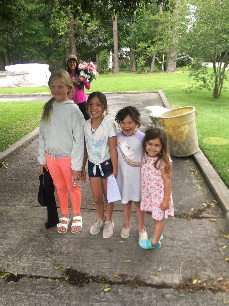 SPLASH2carwash's tweet photo. Yesterday me and my wife with the help of my grandchildren brought flowers to my mom on Mother’s Day we all miss her #alwaysmom https://t.co/3t8lJO4nz3