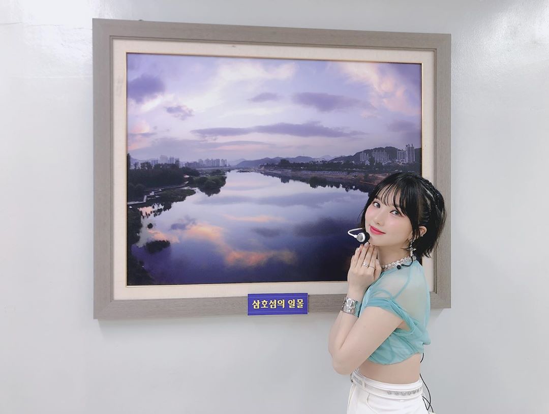 ig posts (14) eunha with the landscape