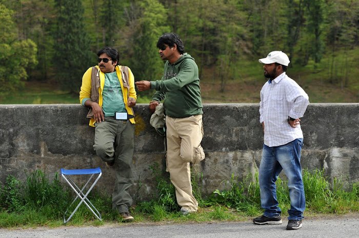 skjanasena's tweet photo. @aniltalluri58 @Thota1Arjun @vamsi_pamuri
@as_kanna

#VakeelSaab   @harish2you 
@PawanKalyan
 #PawanKalyan
 
#8YrsOfGabbarSinghHysteria https://t.co/NXoSIs0C0l