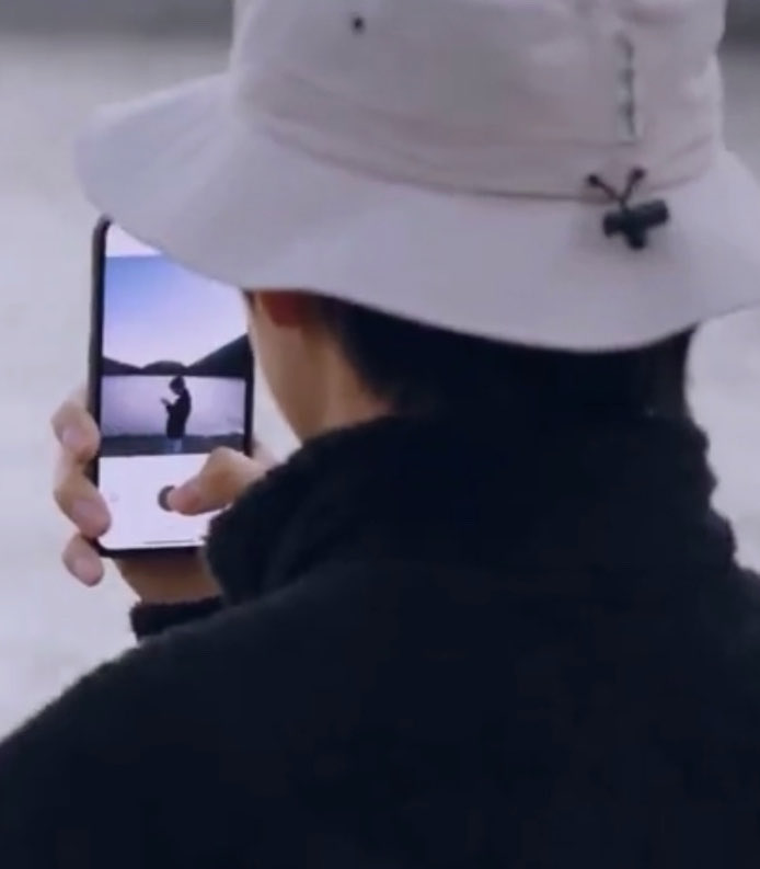 tae taking pics of the sun