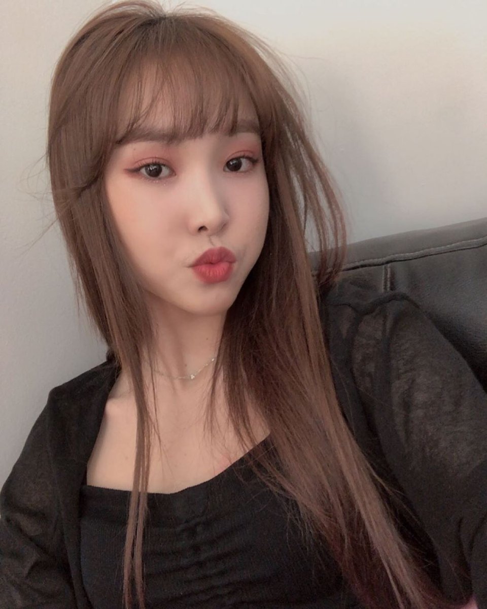 Yuju posted this before go go gfriend in manila 